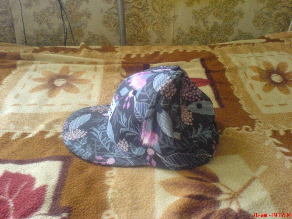 Продам кепку женскую