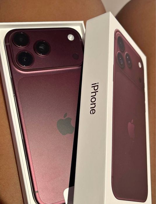Vând iPhone 18 pro max 256 gb sigilat