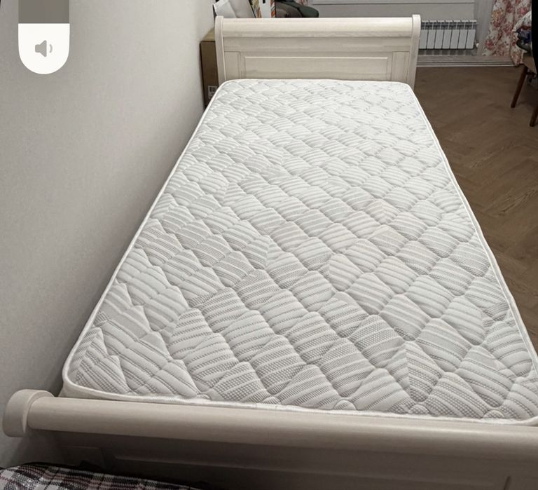 Продам кровать с матрасом