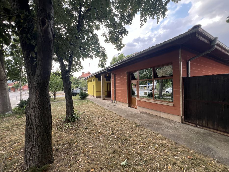 Дава се под наем Заведение в с. Равно поле, Област София-област - 110 кв.м за 663 € - Снимка #1