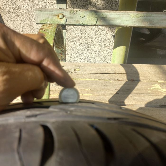 Продавам джанти 17' с летни гуми 215/55/17 за пежо