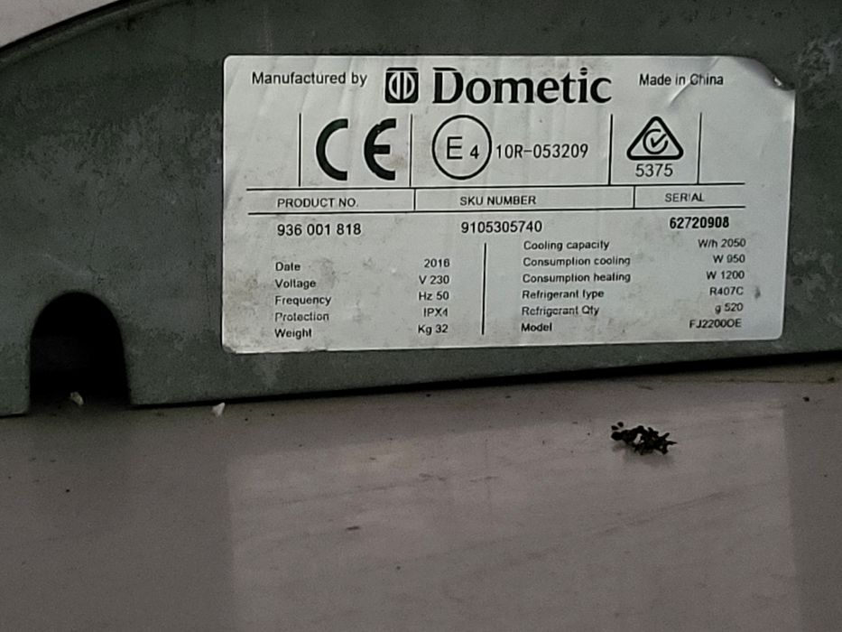 Aer conditionat-clima rulota/autorulota/camper Dometic FJ2200,, in stare foarte buna.