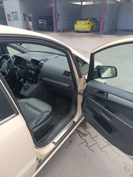 Продавам OPEL Zafira