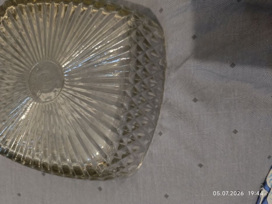 Две большие вазы