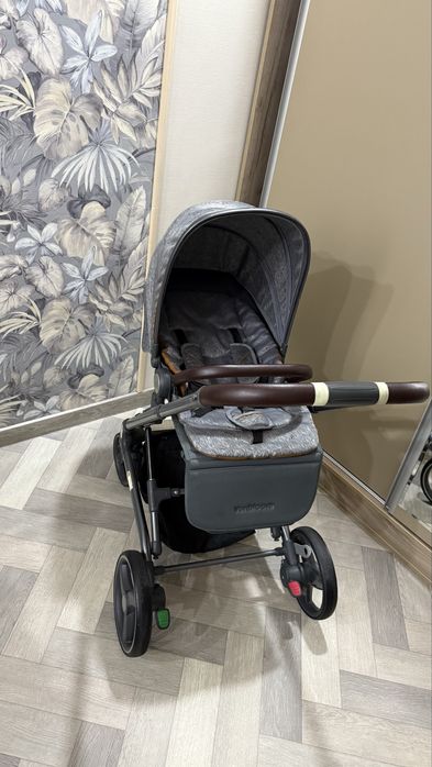 Красивая,легкая коляска