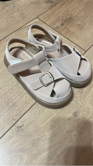 Продам сандали на девочку