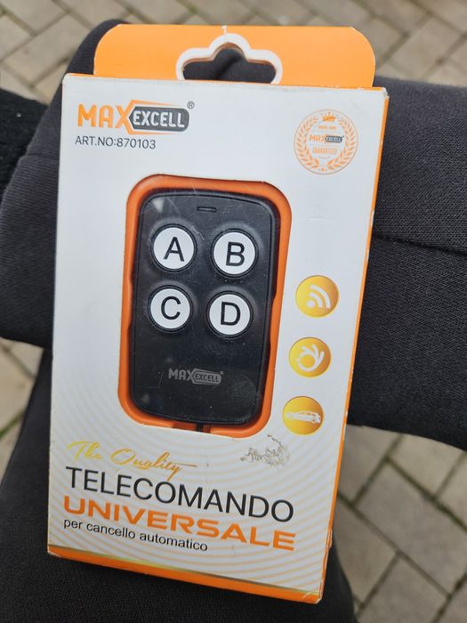 Vand telecomanda universala pentru poarta automata, frecventa 433.92