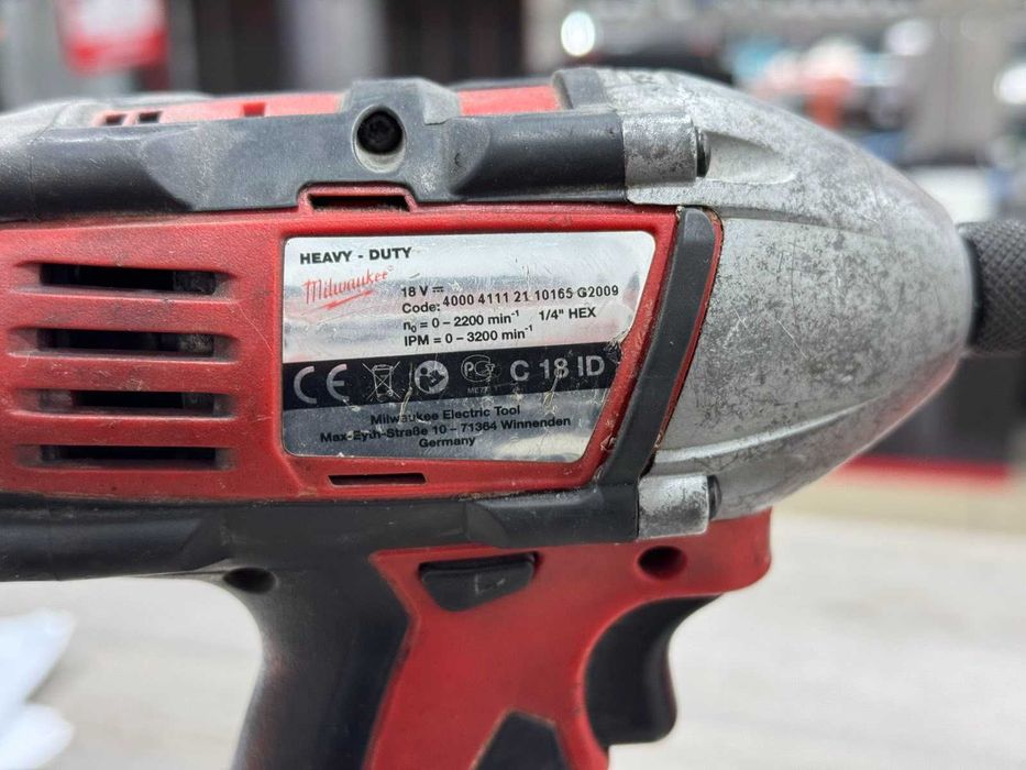 Комплект Milwaukee - Винтоверт / Импакт / Батерия / Зарядно