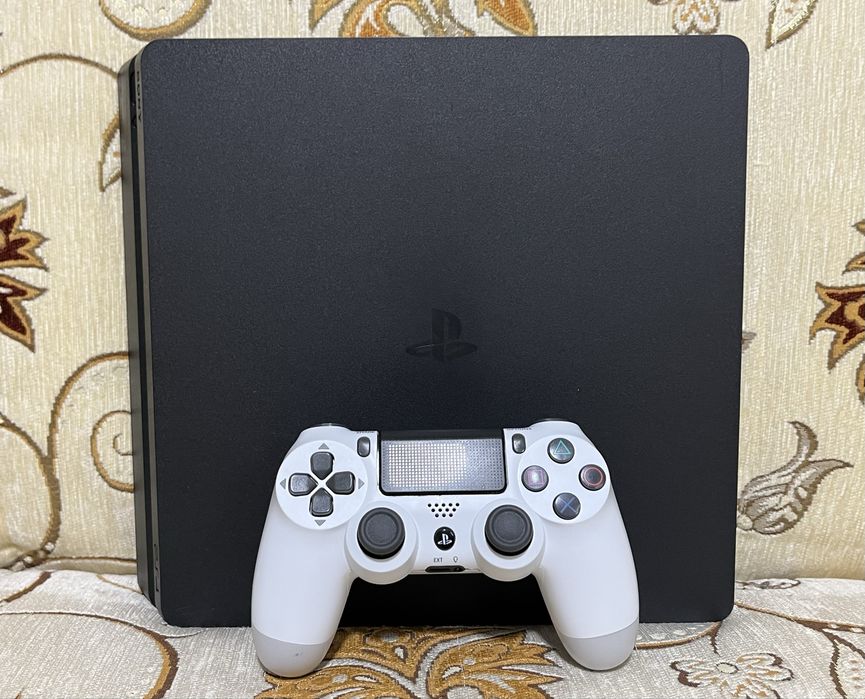 PS4 Slim 500 GB.