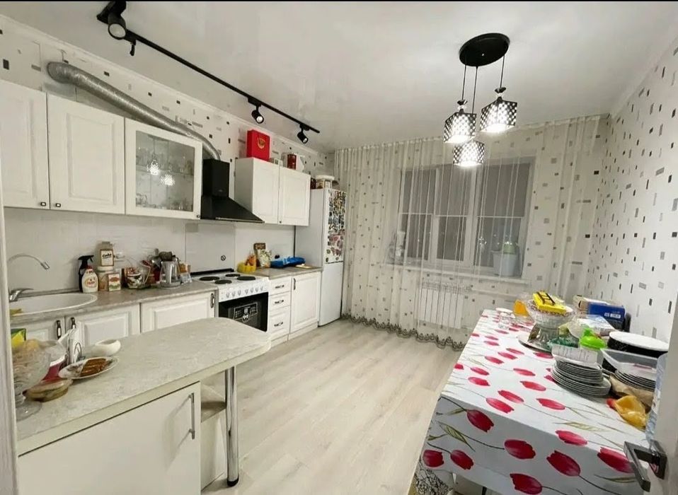 Продается 2 х ком кв Абылайхана 1г