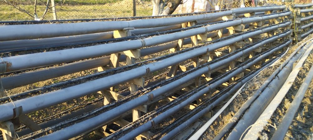 Suport cu țevi de plastic