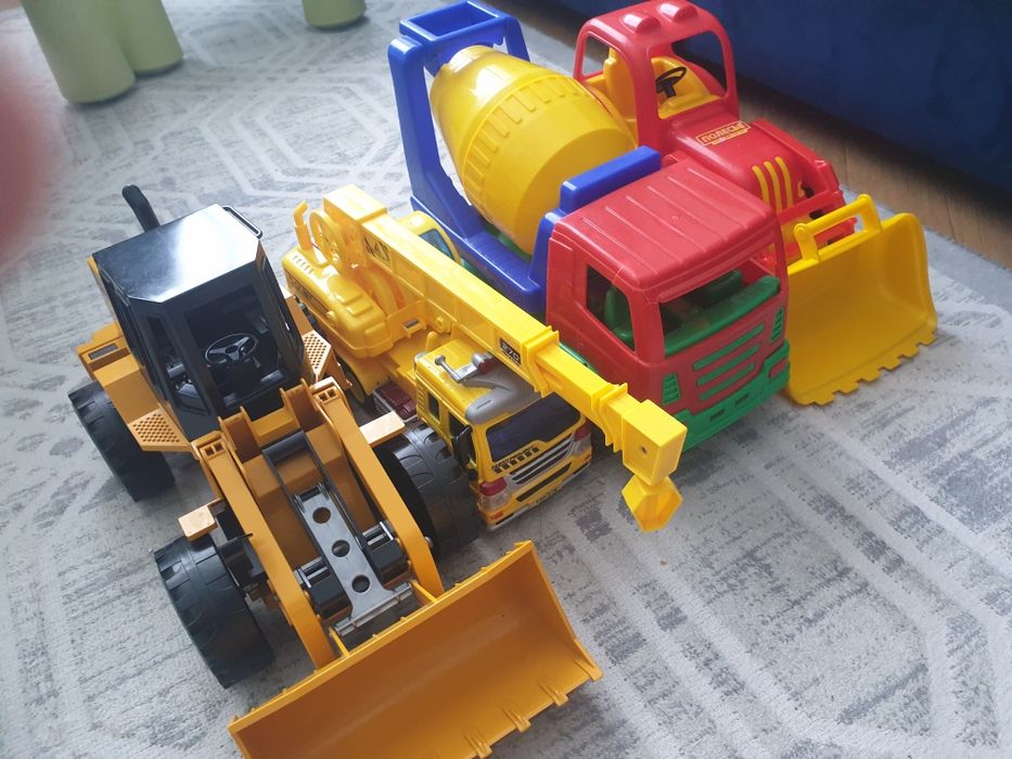 Игрушки,целые почти