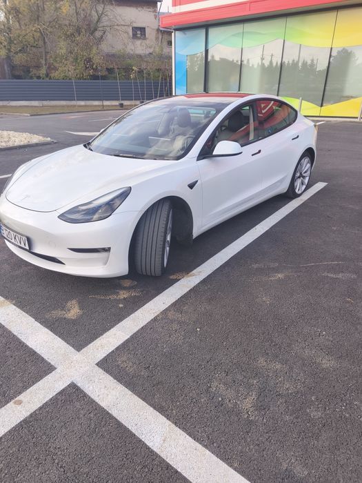 Vând tesla model 3 long range