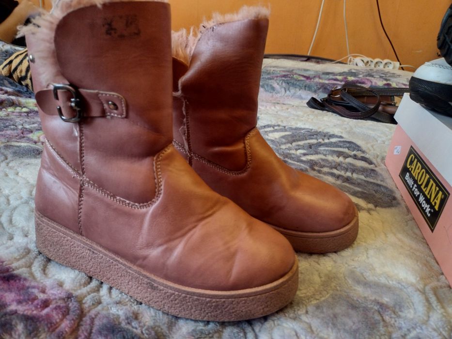 Продавам детски апрески кожени ботуши