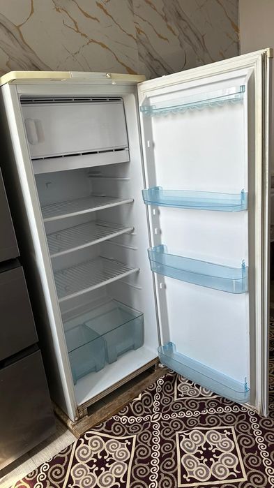 Холаделник стол стуля