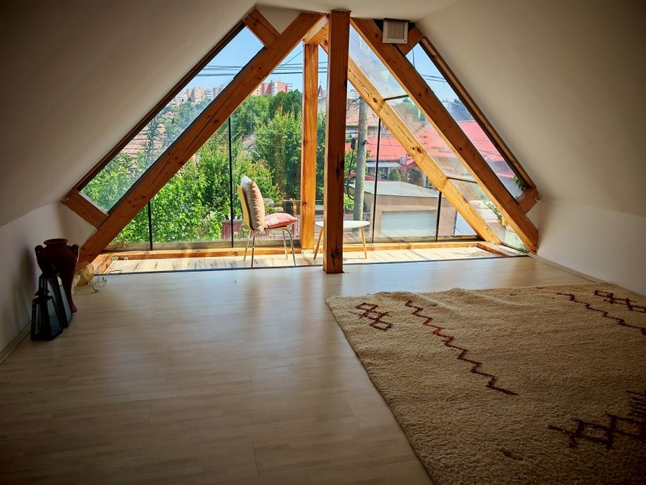 Dau în chirie casă deosebită