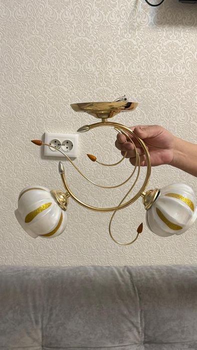 Продам красивую люстру