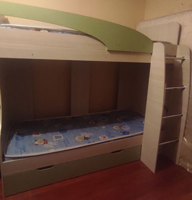 Двухярусная кровать