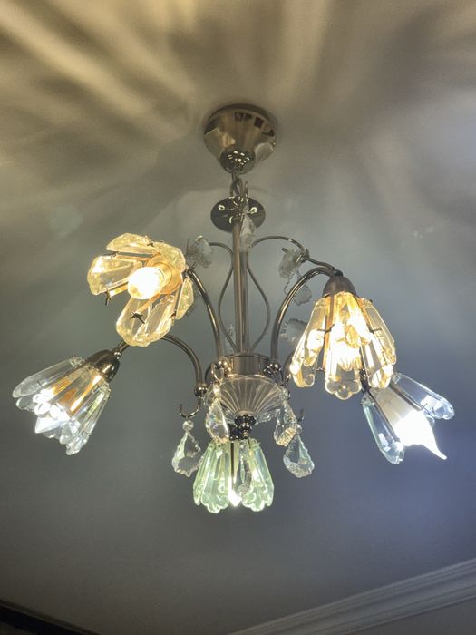 Продам люстру с дома