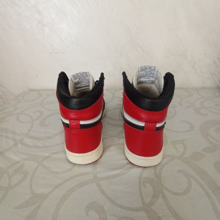Продам кожаные кроссовки "NIKE" оригинал