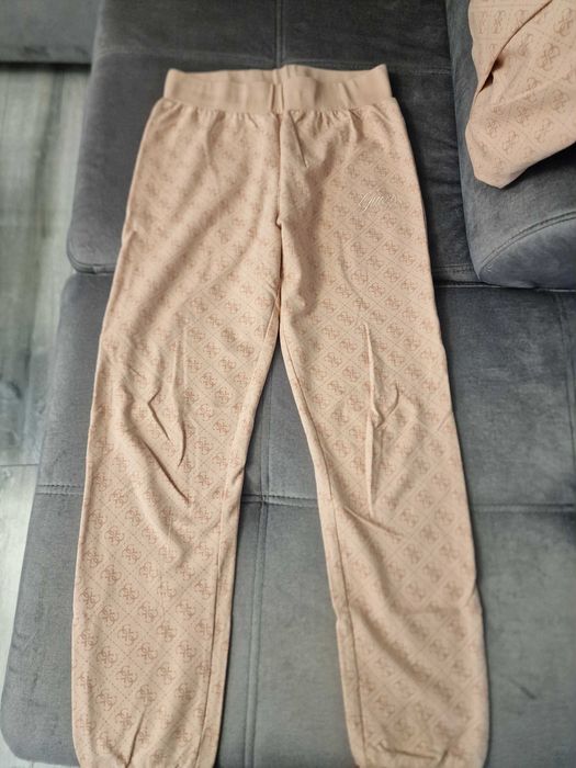 комплекта на Guess