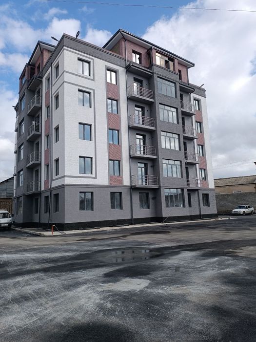 Navastroykadan kadastri chiqqan 2 xonalik kvartira sotiladi