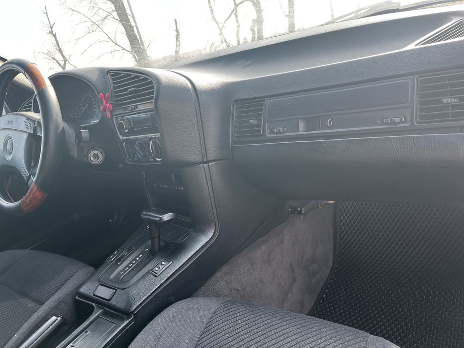 BMW 320 E36 1991 год