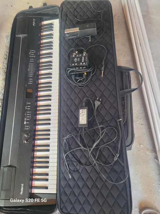 Pachet complet Pian Digital Roland FP-7 (88 clape grele) + DI Box Palmer + Husă