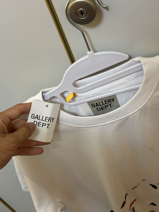 Tricou gallery dept