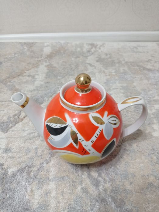 Продам заварной фарфоравый чайник