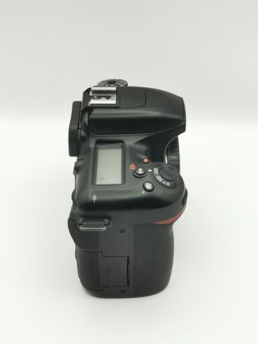 Vând/schimb body Nikon D7500