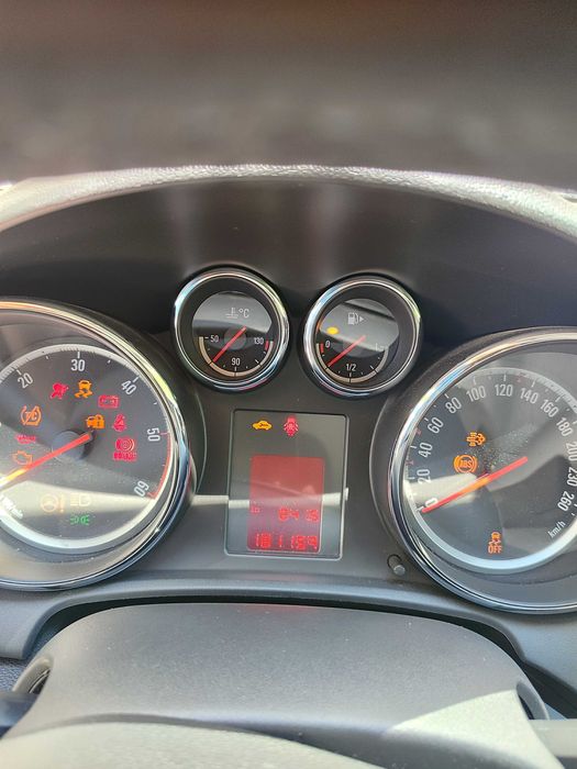 Опел Астра j 2012 перфектна