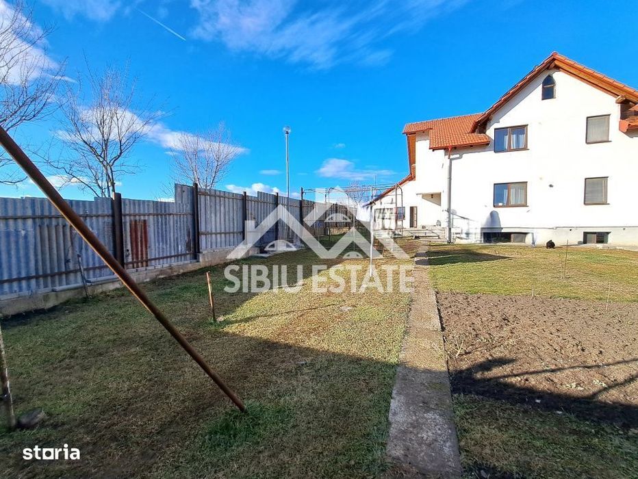 Casa Sibiu, garaj si pivnita, 5 camere, 2 bai, curte mare