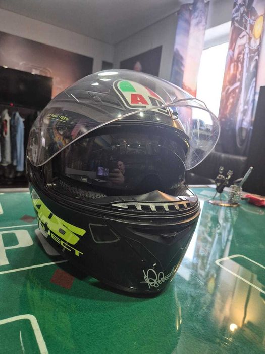 Продам кожаную курту и мотошлем