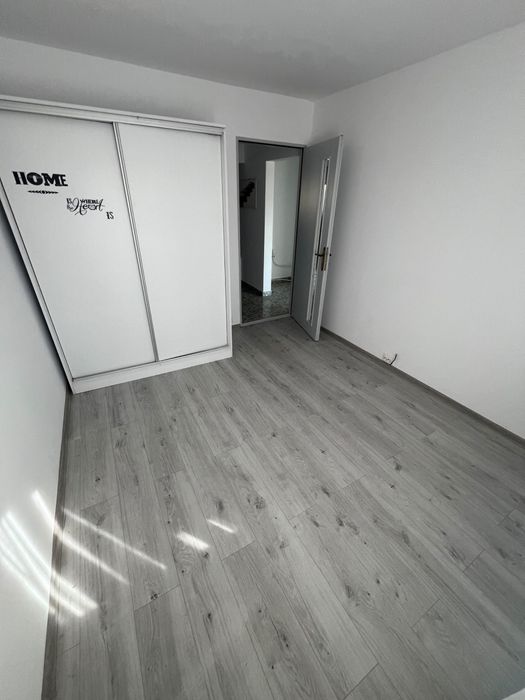 Apartament de vanzare zona Micro 1 in spatele bisericii-Materna