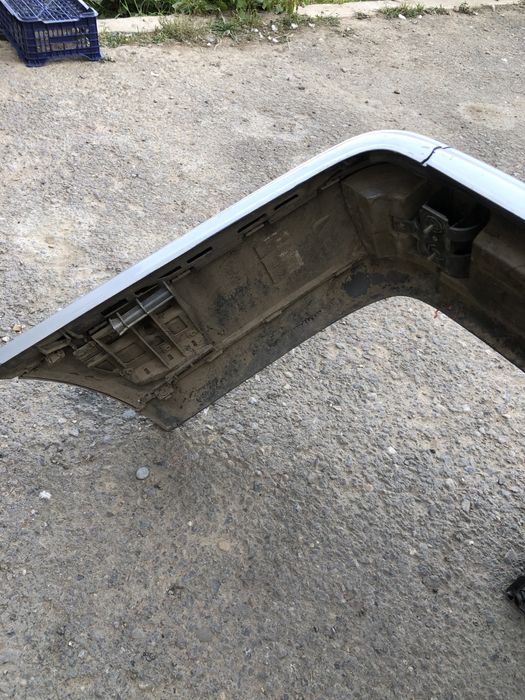 Задний бампер на w202 мерседес.