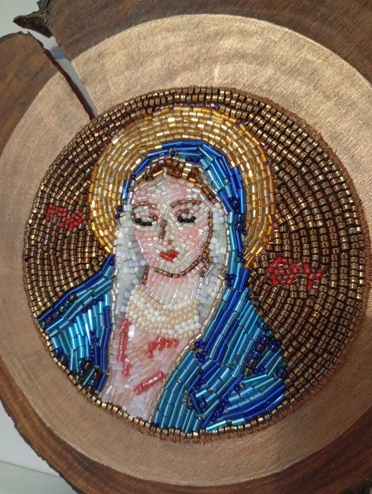 Бродирана икона дева Мария