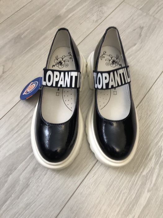 Новые. Школьные туфли. Кожа натуральная