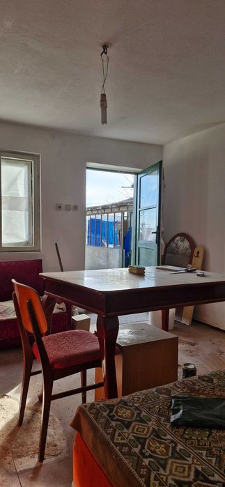 Casa batraneasca de vanzare