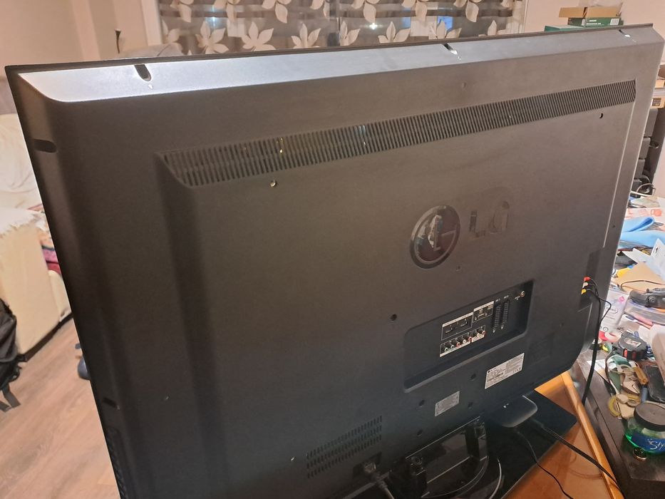Телевизор LG 42' LCD