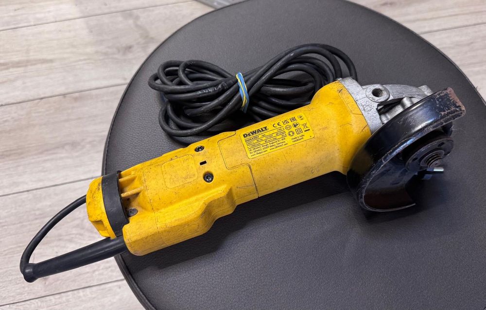 Amanet F28: Polidisc cu fir Dewalt  DWE4207  1010W