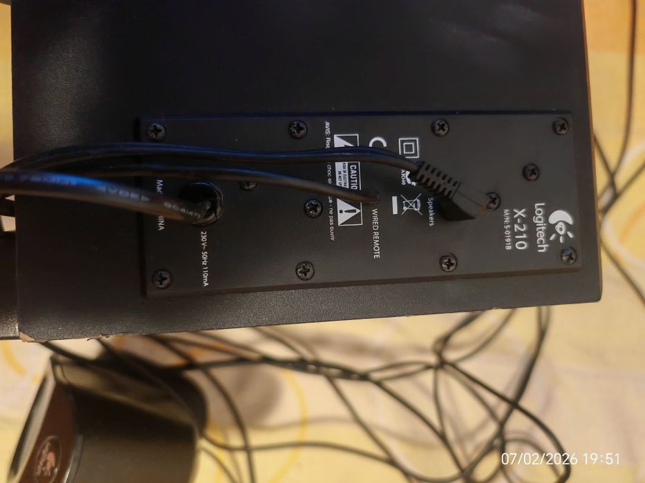Vând sistem Logitech 2.1  X-210