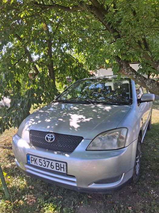 Продавам Toyota Corolla