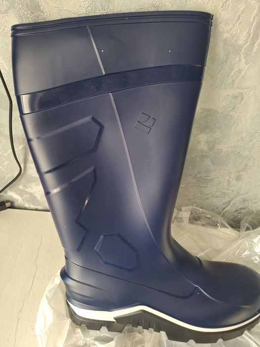 Продам сапоги резиновые без утеплителя