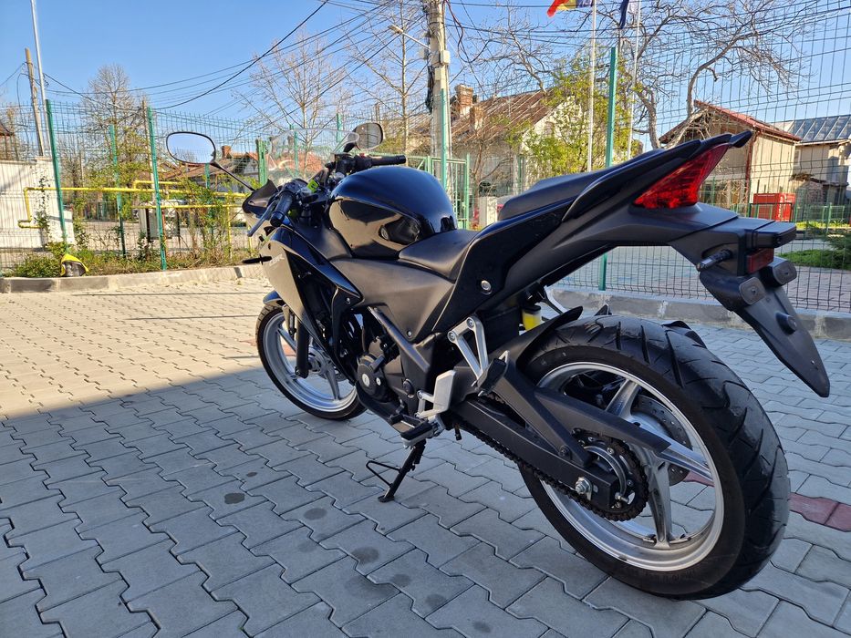 HONDA CBR 250 black