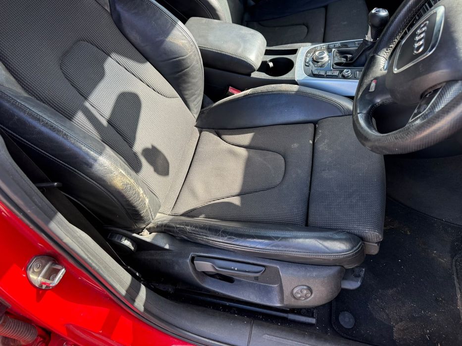 Dezmembrez Audi a4 b8 sline break 2009 rosu LZ3M 3.0 tdi CCWA quattro faruri bixenon