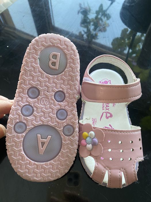 Дестки сандалки за момиче, размер 20