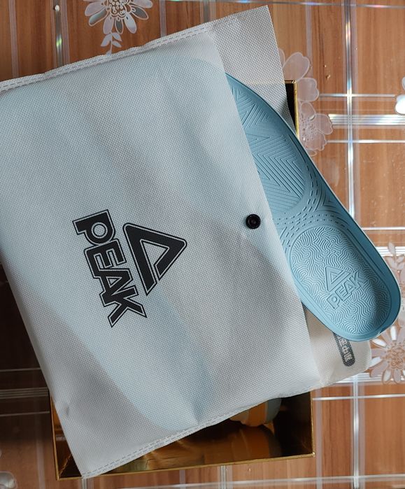 Продам кроссовки