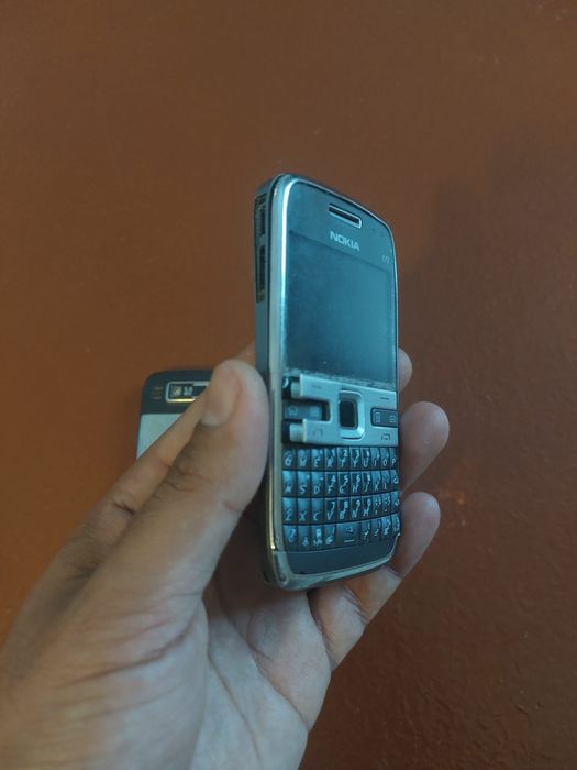 Nokia e73 e72 sotiladi