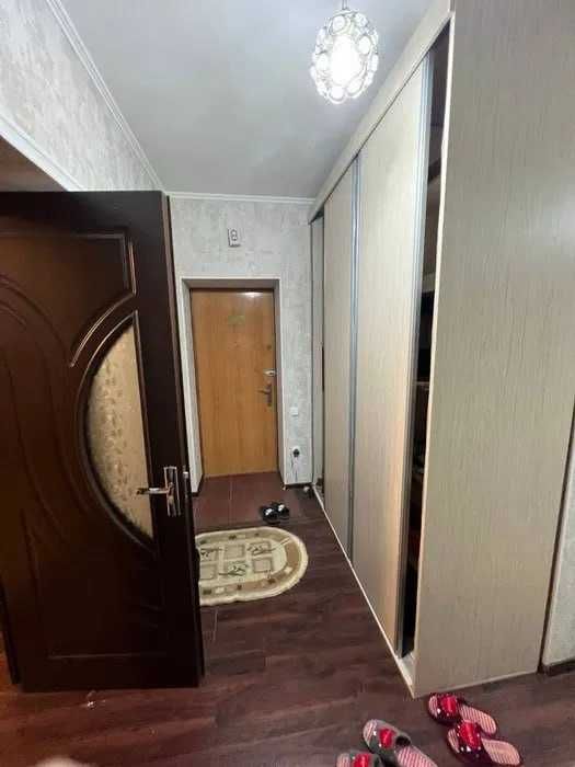 Продаётся квартира на ЦУМ 3 комнатная, балкон 2х7, ор-р Сенат